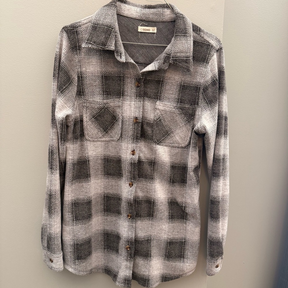Ci Sono women's M gray plaid flannel button-down shirt